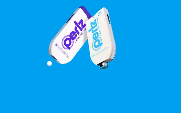 2 Perlz berry and mint flavoured dispensers on a blue background